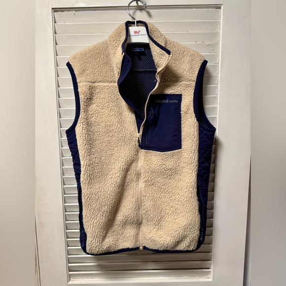 Vineyard Vines cream colored Sherpa vest - Picture 1 of 5